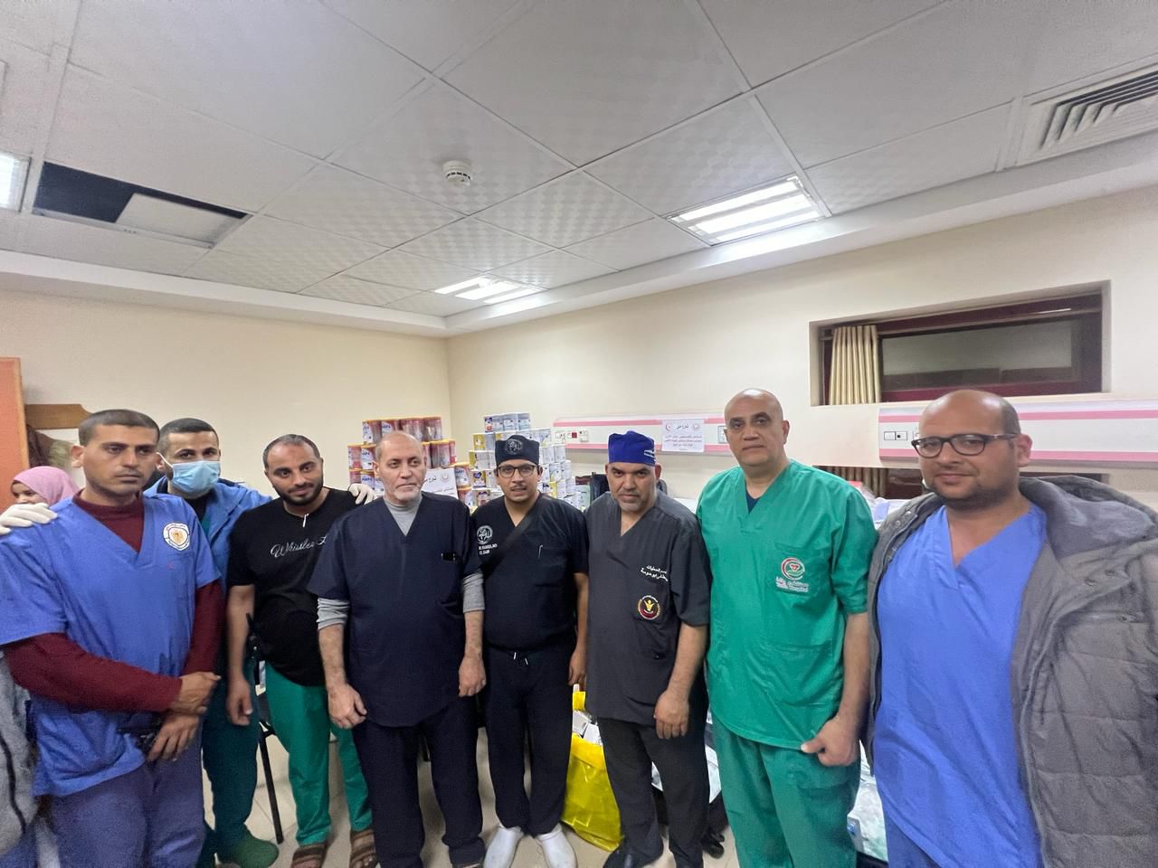 المستشفى التخصصي يسلم دفعة جديدة من حليب الأطفال والخدج والمستلزمات الطبية إلى مستشفى شهداء الأقصى في دير البلح