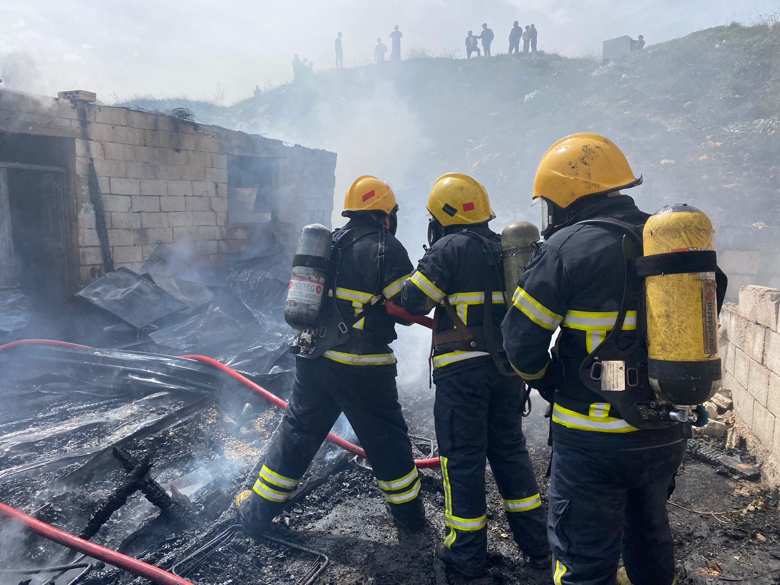 بالصور  ..  نشامى الدفاع المدنى في رمضان