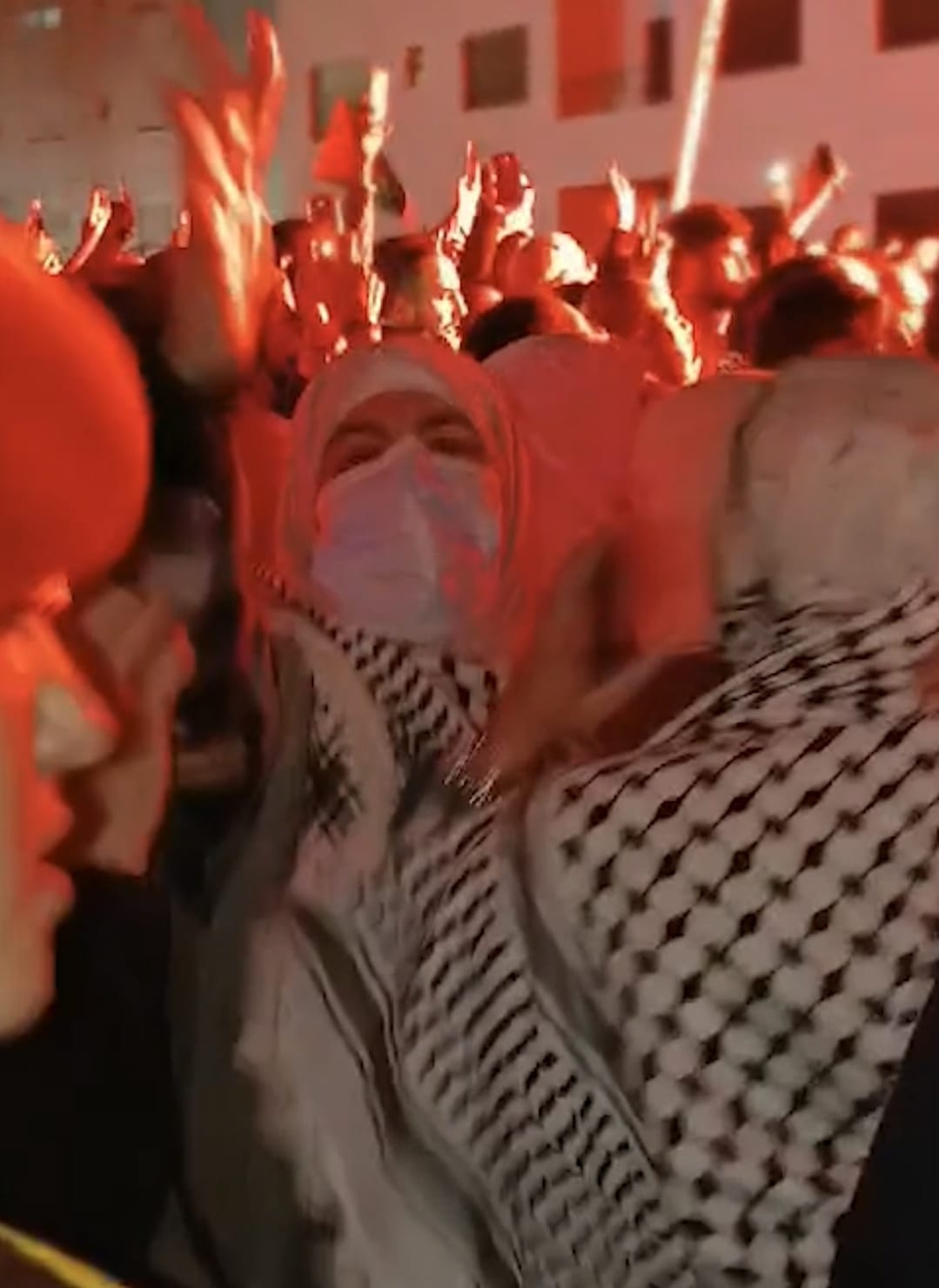 صورة حول : الأمن العام يصدر بياناً حول بعض الأحداث التي رافقت وقفات وتجمعات الليلة الماضية والأيام السابقة الأمن العام يصدر بياناً حول بعض الأحداث التي رافقت وقفات وتجمعات الليلة الماضية والأيام السابقة