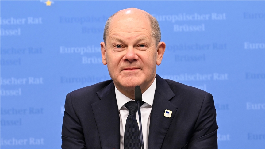 المستشار الألماني يدعو لإدخال مزيد من شاحنات المساعدات إلى غزة