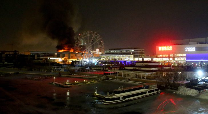 صورة حول : إعلام روسية: أكثر من ٤٠ قتيلا في هجوم مسلح على مجمع كروكوس في موسكو إعلام روسية: أكثر من ٤٠ قتيلا في هجوم مسلح على مجمع كروكوس في موسكو