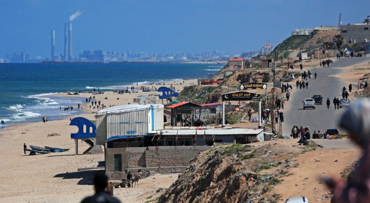 الإمارات: وصول أول سفينة مساعدات إلى غزة عبر الممر البحري