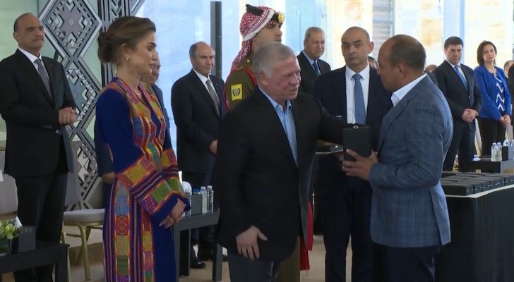 صورة حول : جلالة الملك عبد الله الثاني يكرم شمال ستارت (مختبر فاب لاب إربد) بميدالية اليوبيل الفضي جلالة الملك عبد الله الثاني يكرم شمال ستارت (مختبر فاب لاب إربد) بميدالية اليوبيل الفضي
