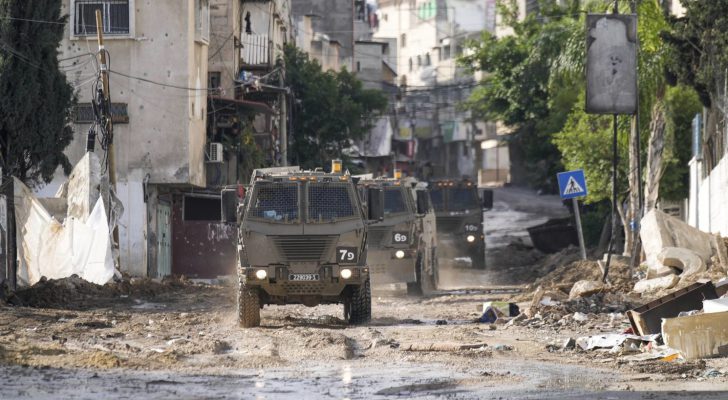 قوات الاحتلال تقتحم عدة بلدات في الضفة الغربية وتداهم منازل 