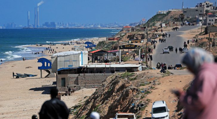 صورة حول : وصول سفينة مساعدات غذائية شاطئ غزة عبر الممر البحري وصول سفينة مساعدات غذائية شاطئ غزة عبر الممر البحري