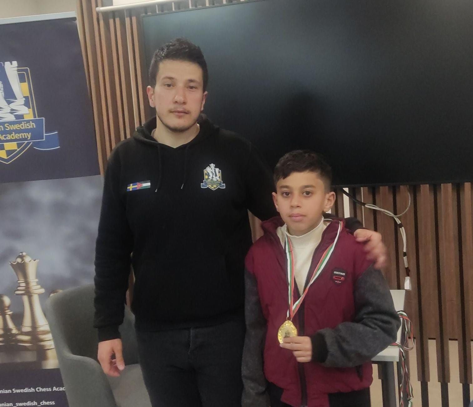 صورة حول : المركز الثاني للطالب عمرو ابو سمرة من مدرسة النظم الحديثة في بطولة تربية عمان الثانية للشطرنج المركز الثاني للطالب عمرو ابو سمرة من مدرسة النظم الحديثة في بطولة تربية عمان الثانية للشطرنج