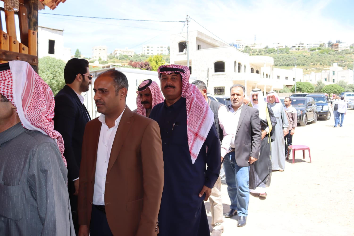 الشيخ طالب المناصير ( أبو نشمي ) واخوانة يولمون لحشد من شيوخ ووجهاء المملكة .. صور