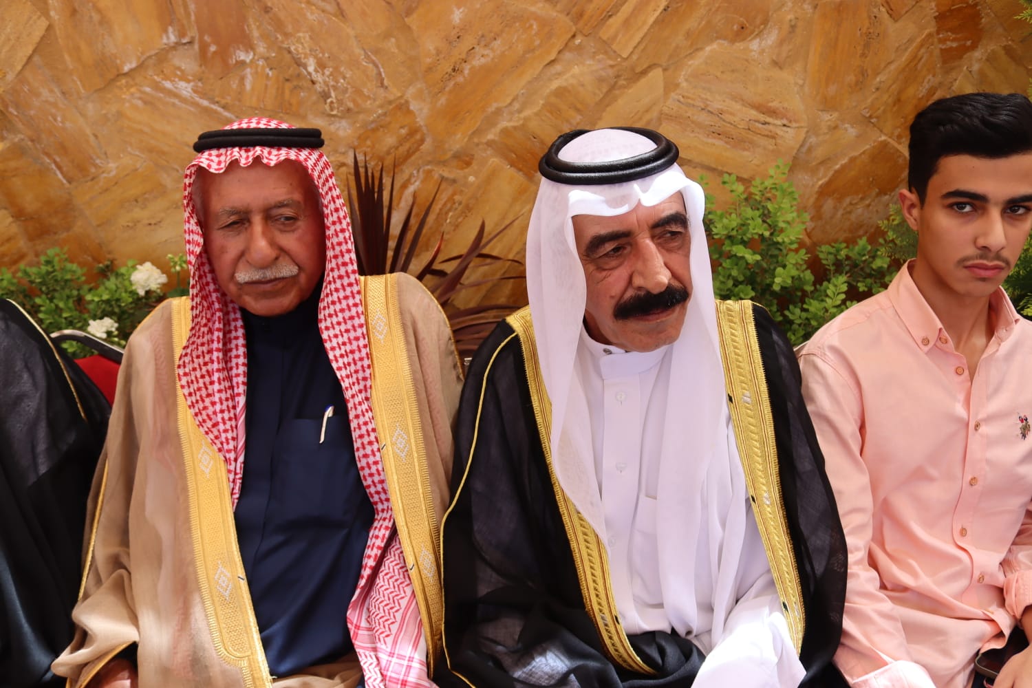 الشيخ طالب المناصير ( أبو نشمي ) واخوانة يولمون لحشد من شيوخ ووجهاء المملكة .. صور