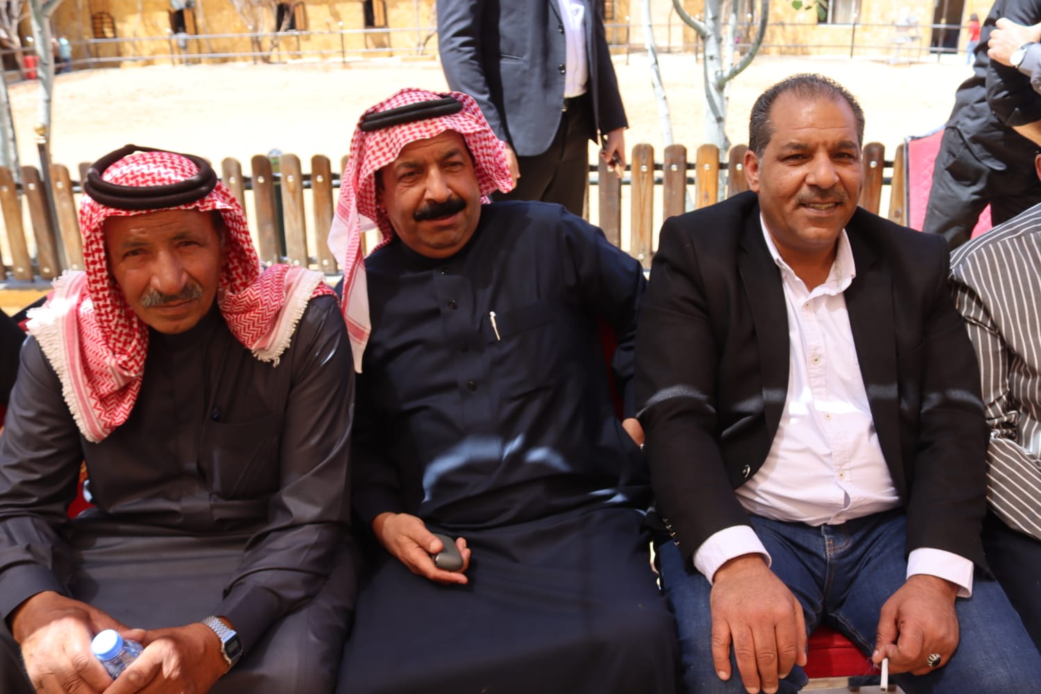 الشيخ طالب المناصير ( أبو نشمي ) واخوانة يولمون لحشد من شيوخ ووجهاء المملكة .. صور