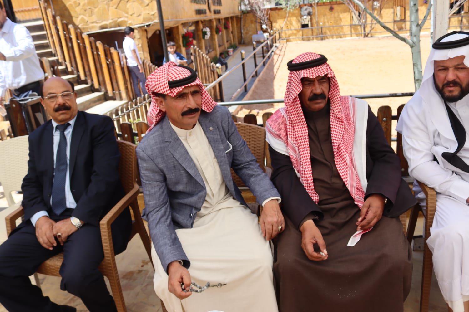 الشيخ طالب المناصير ( أبو نشمي ) واخوانة يولمون لحشد من شيوخ ووجهاء المملكة .. صور