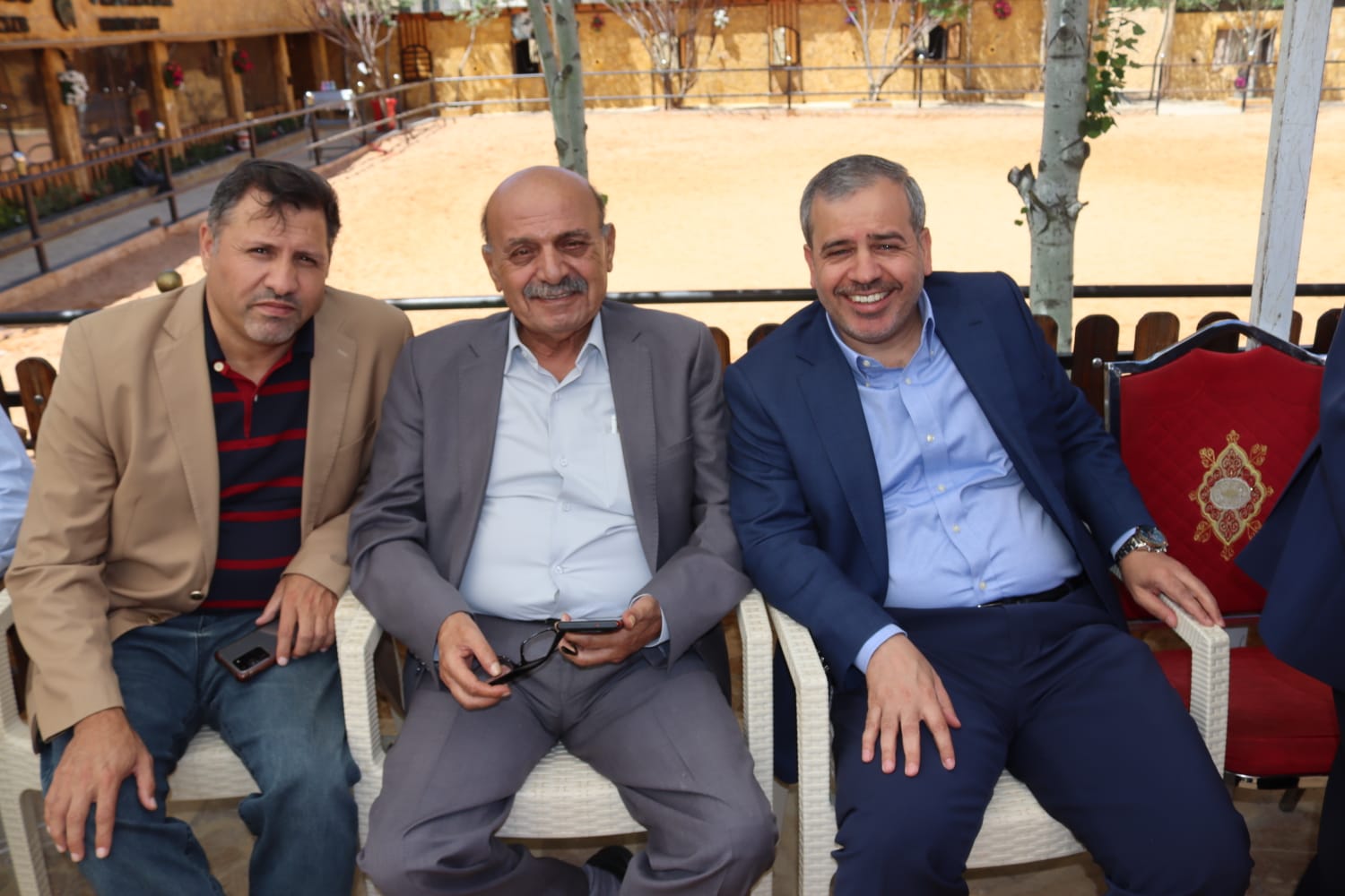 الشيخ طالب المناصير ( أبو نشمي ) واخوانة يولمون لحشد من شيوخ ووجهاء المملكة .. صور