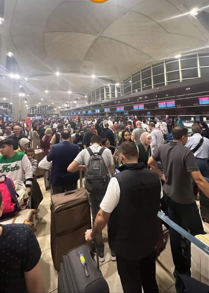 (فيديو)أزمة سير تملأ مطار الملكة علياء الأردني الآن