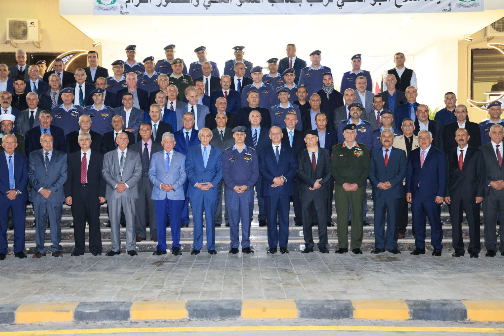 الأمير فيصل يُشارك مرتبات سلاح الجو الملكيّ مأدبة الإفطار