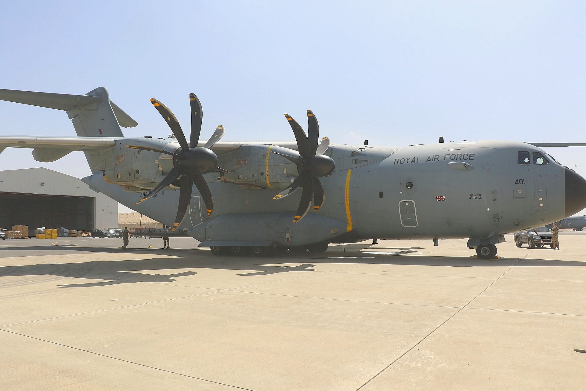 صورة حول : القوات المسلحة الأردنية تنفذ 8 إنزالات جوية لمساعدات على شمالي القطاع القوات المسلحة الأردنية تنفذ 8 إنزالات جوية لمساعدات على شمالي القطاع