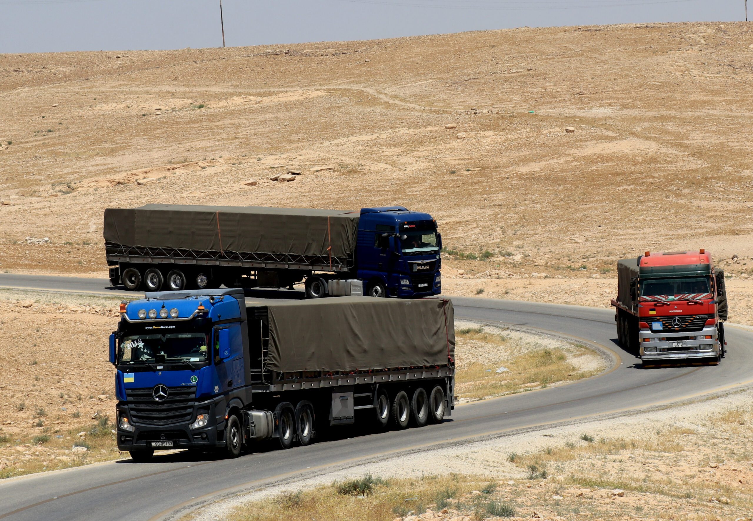 القوات المسلحة ترسل 51 شاحنة مساعدات إنسانية إلى قطاع غزة