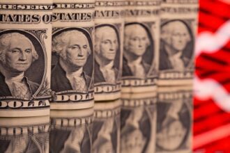 الدولار يواجه تحديًا في الحفاظ على اتجاه واضح قبيل صدور بيانات التضخم