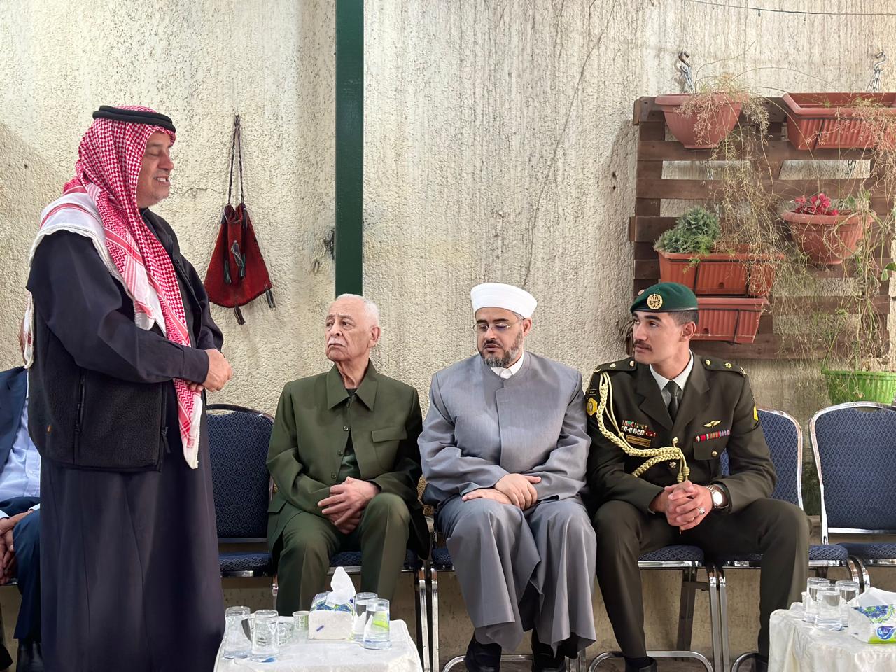 مندوبا عن الملك وولي العهد.. العيسوي يعزي عشائر البرارشة/ آل خريس