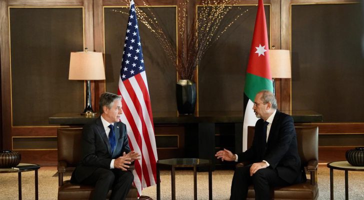 الصفدي يَبحث مَع وزير الخارجيّة الأميركي ضرورة تحقيق السلام وحل الدولتين