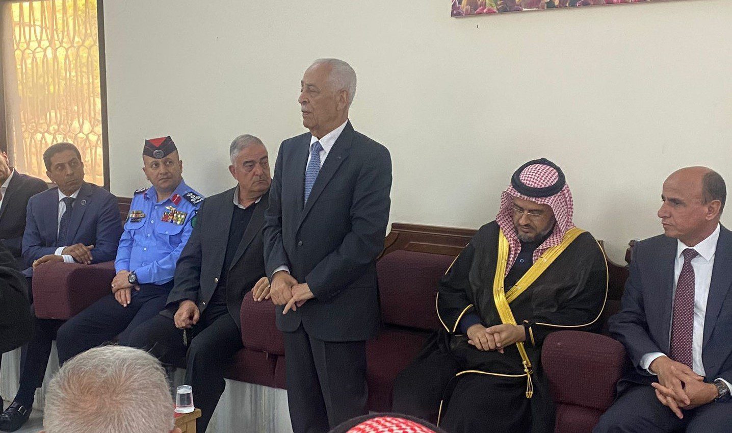 مندوبا عن الملك وولي العهد.... العيسوي يعزي عشيرة الفريحات