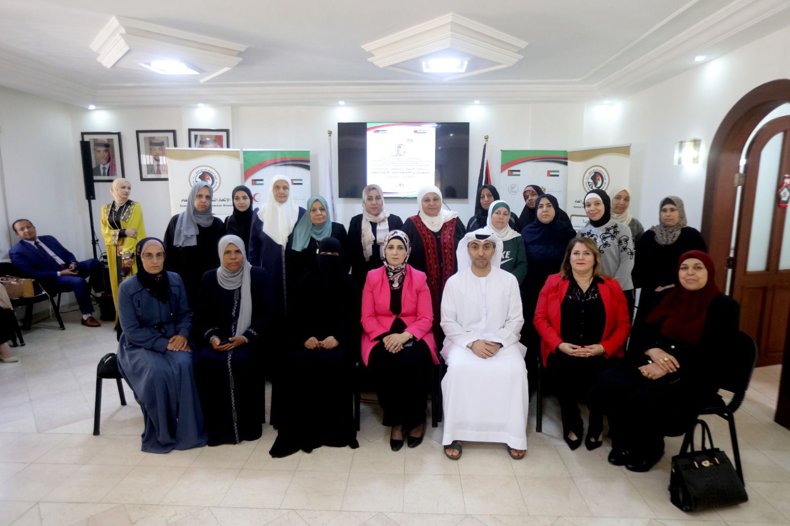 صورة حول : سفارة الإمارات تُشرف عَلى مبادرة توزيع قسائم شرائيّة المقدمة من مؤسسة صقر بن محمد القاسمي للأعمال الخيرية والإنسانيّة "بالتعاون مع الاتحاد النسائي الأردني العام" سفارة الإمارات تُشرف عَلى مبادرة توزيع قسائم شرائيّة المقدمة من مؤسسة صقر بن محمد القاسمي للأعمال الخيرية والإنسانيّة "بالتعاون مع الاتحاد النسائي الأردني العام"