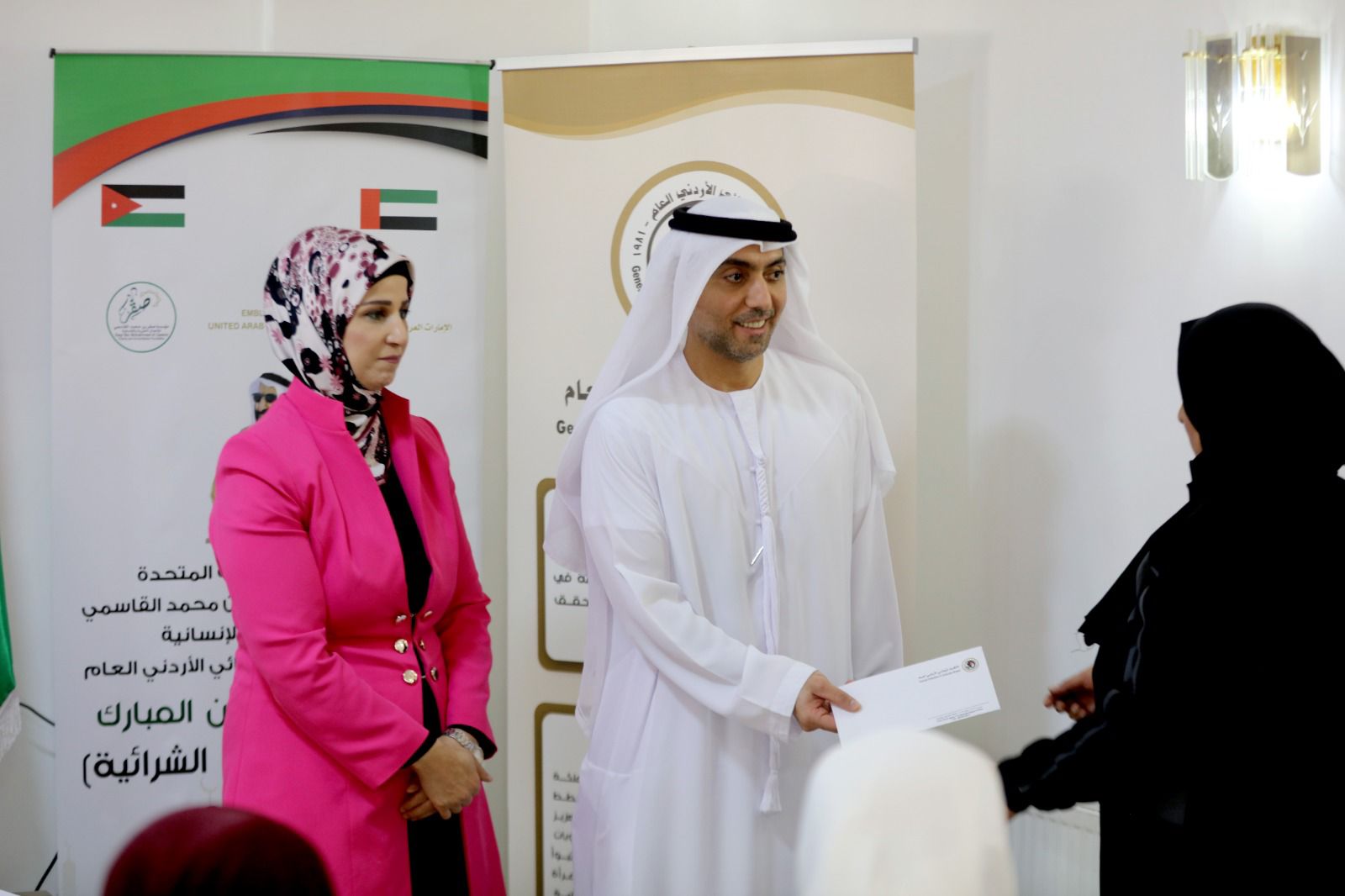 صورة حول : سفارة الإمارات تُشرف عَلى مبادرة توزيع قسائم شرائيّة المقدمة من مؤسسة صقر بن محمد القاسمي للأعمال الخيرية والإنسانيّة "بالتعاون مع الاتحاد النسائي الأردني العام" سفارة الإمارات تُشرف عَلى مبادرة توزيع قسائم شرائيّة المقدمة من مؤسسة صقر بن محمد القاسمي للأعمال الخيرية والإنسانيّة "بالتعاون مع الاتحاد النسائي الأردني العام"