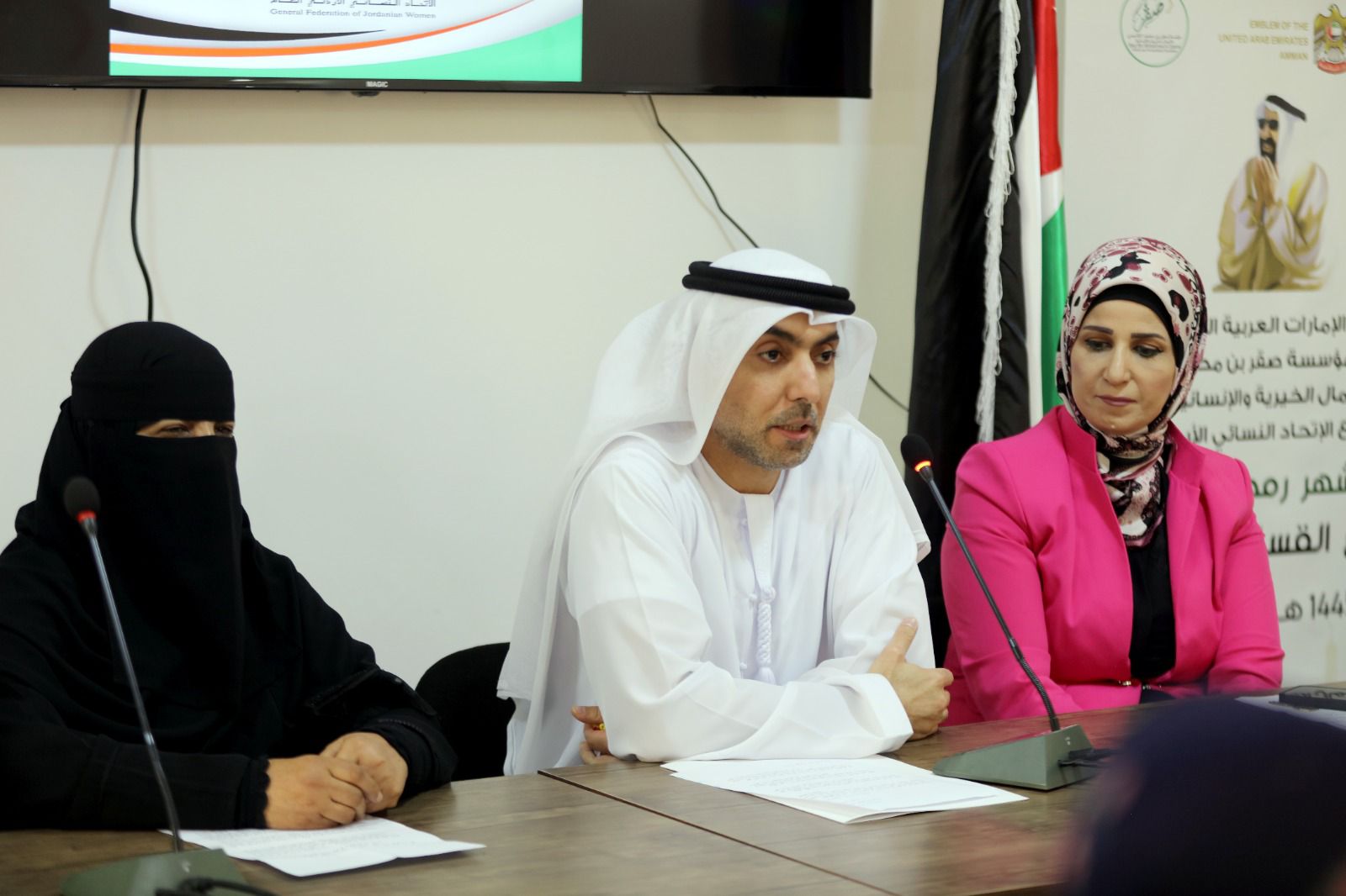 صورة حول : سفارة الإمارات تُشرف عَلى مبادرة توزيع قسائم شرائيّة المقدمة من مؤسسة صقر بن محمد القاسمي للأعمال الخيرية والإنسانيّة "بالتعاون مع الاتحاد النسائي الأردني العام" سفارة الإمارات تُشرف عَلى مبادرة توزيع قسائم شرائيّة المقدمة من مؤسسة صقر بن محمد القاسمي للأعمال الخيرية والإنسانيّة "بالتعاون مع الاتحاد النسائي الأردني العام"