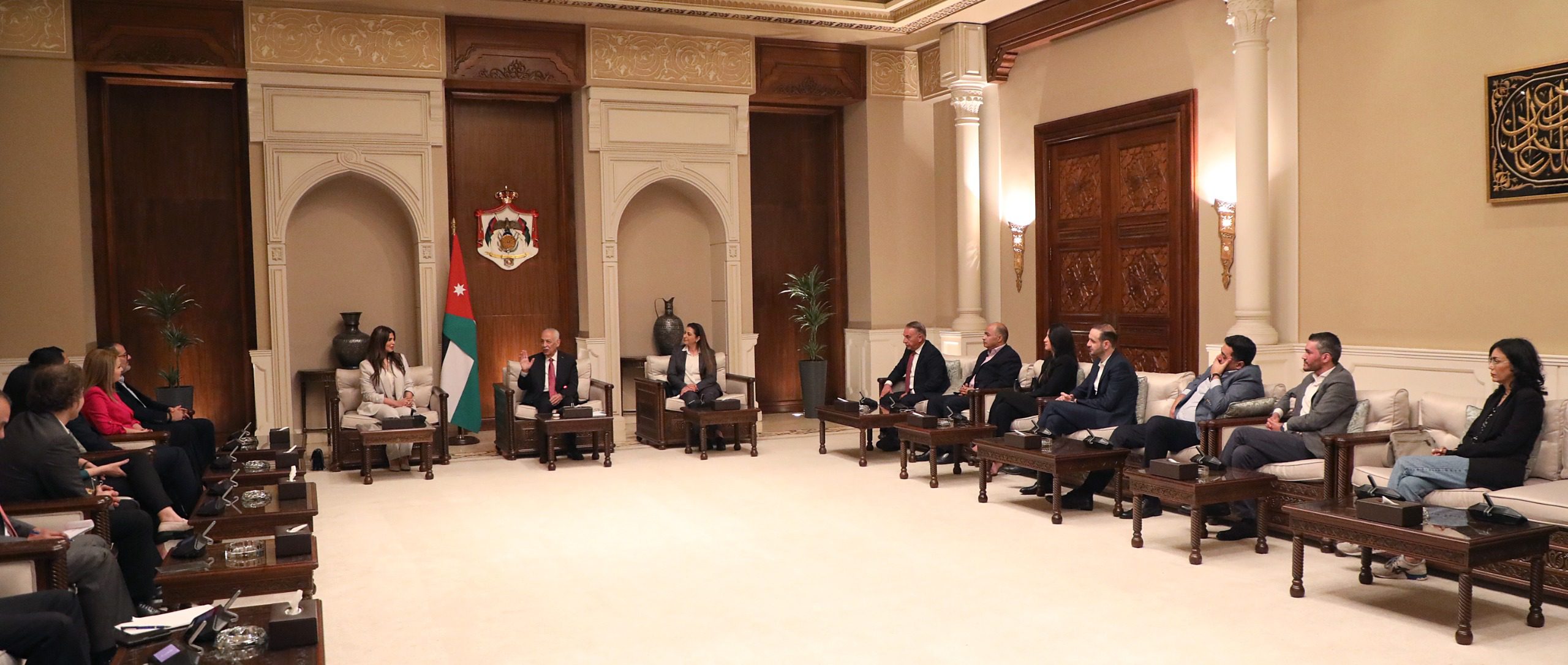رئيس الديوان الملكي الهاشمي يلتقي إعلاميين ونشطاء تواصل اجتماعي
