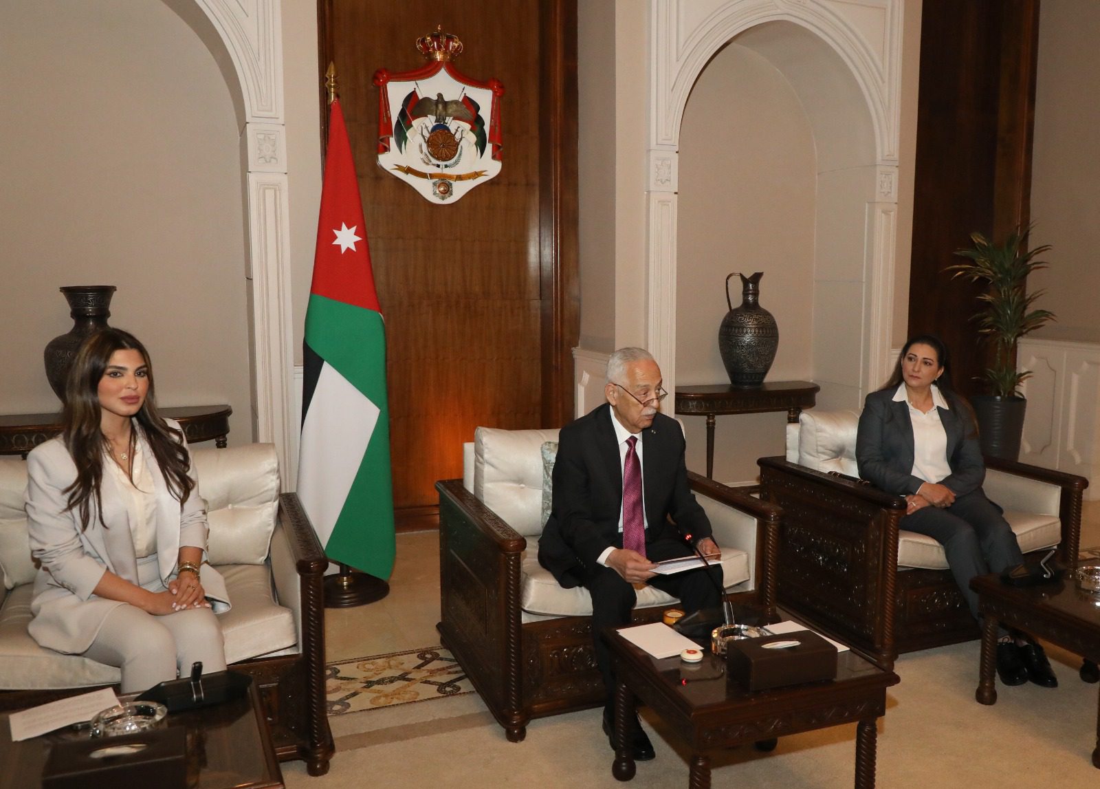 رئيس الديوان الملكي الهاشمي يلتقي إعلاميين ونشطاء تواصل اجتماعي