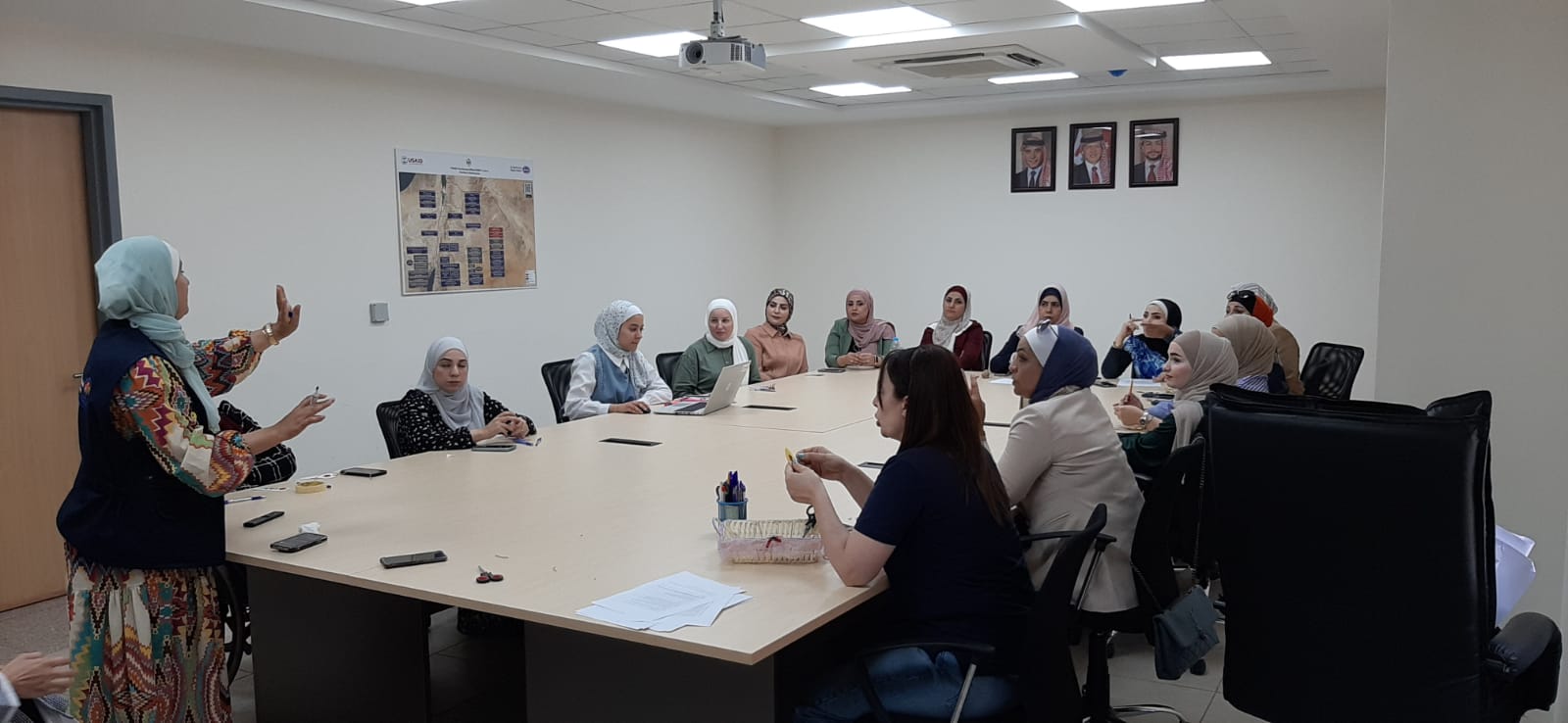 صورة حول : مدير عام شركة مياه العقبة يخرج 15 موظفة في الشركة انهين برنامج تدريبي مدير عام شركة مياه العقبة يخرج 15 موظفة في الشركة انهين برنامج تدريبي