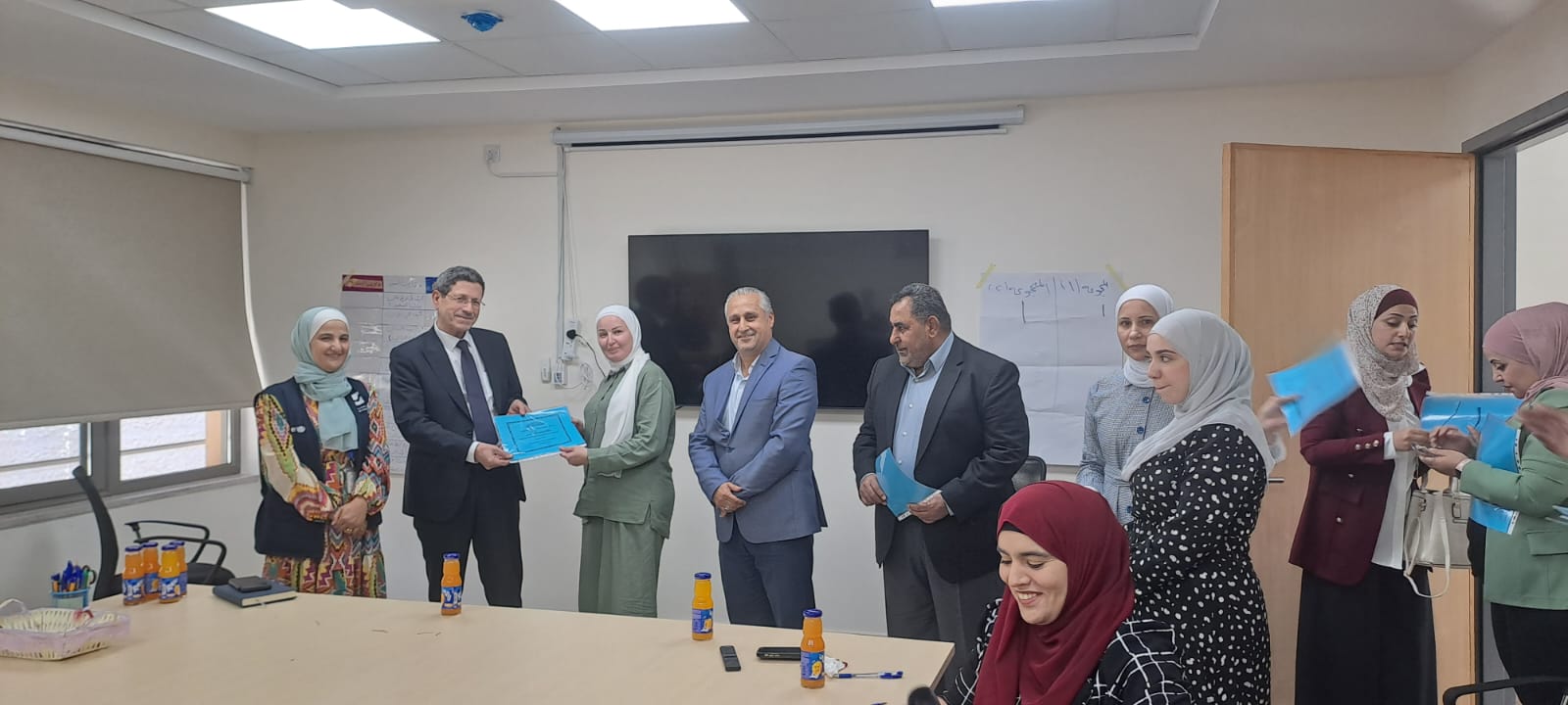 صورة حول : مدير عام شركة مياه العقبة يخرج 15 موظفة في الشركة انهين برنامج تدريبي مدير عام شركة مياه العقبة يخرج 15 موظفة في الشركة انهين برنامج تدريبي