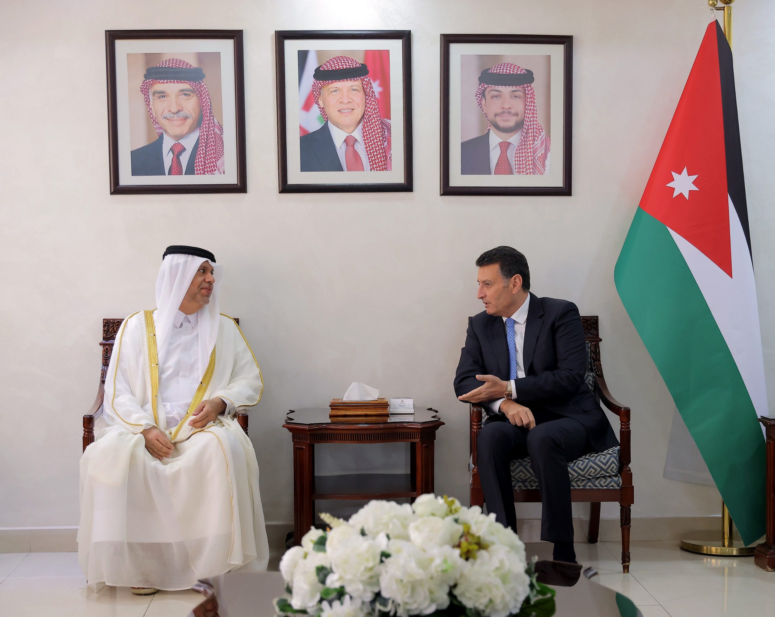 صورة حول : الصفدي يلتقي وفداً برلمانياً قطرياً ويؤكد متانة علاقة البلدين الشقيقين الصفدي يلتقي وفداً برلمانياً قطرياً ويؤكد متانة علاقة البلدين الشقيقين