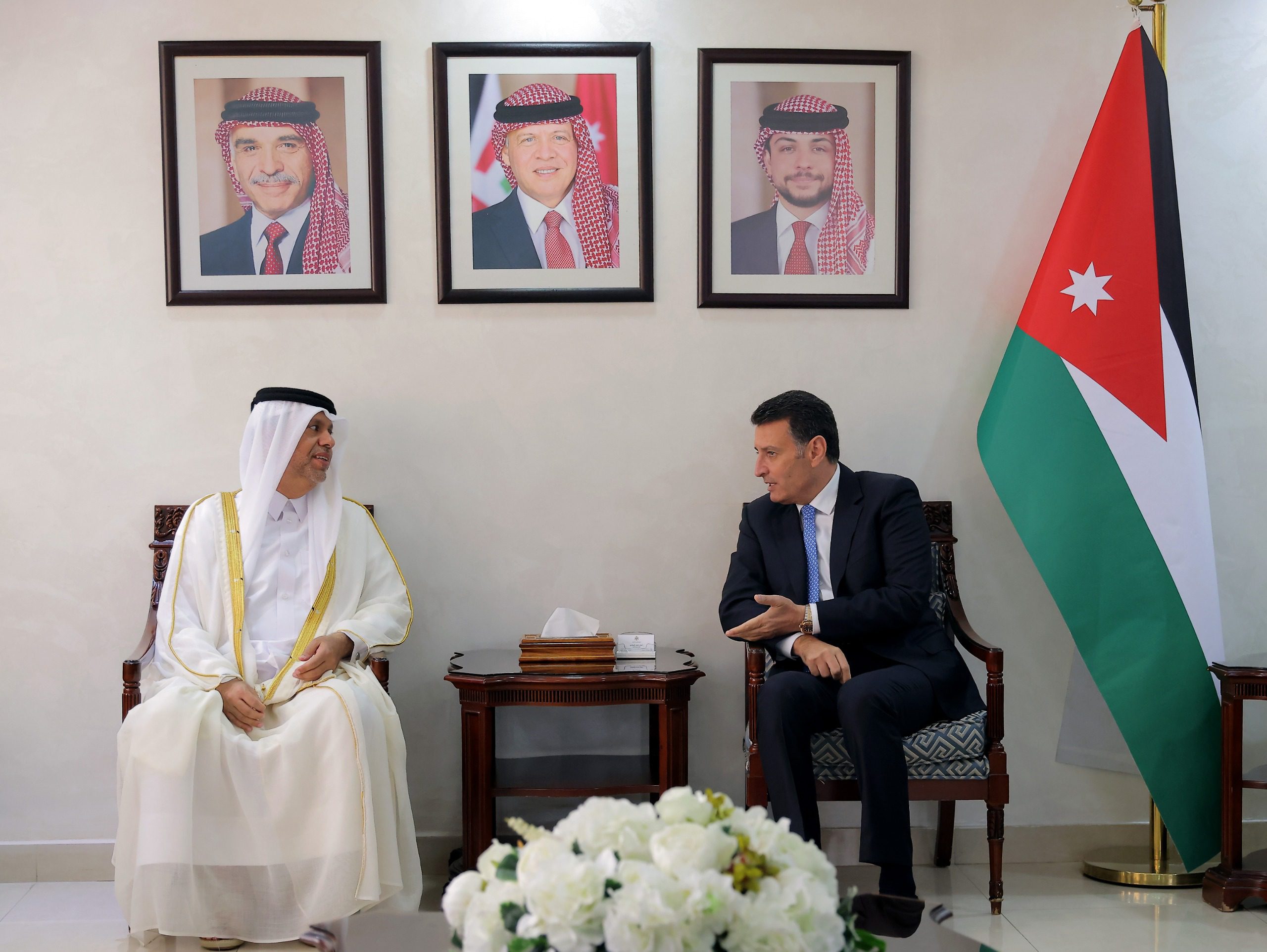 صورة حول : الصفدي يلتقي وفداً برلمانياً قطرياً ويؤكد متانة علاقة البلدين الشقيقين الصفدي يلتقي وفداً برلمانياً قطرياً ويؤكد متانة علاقة البلدين الشقيقين