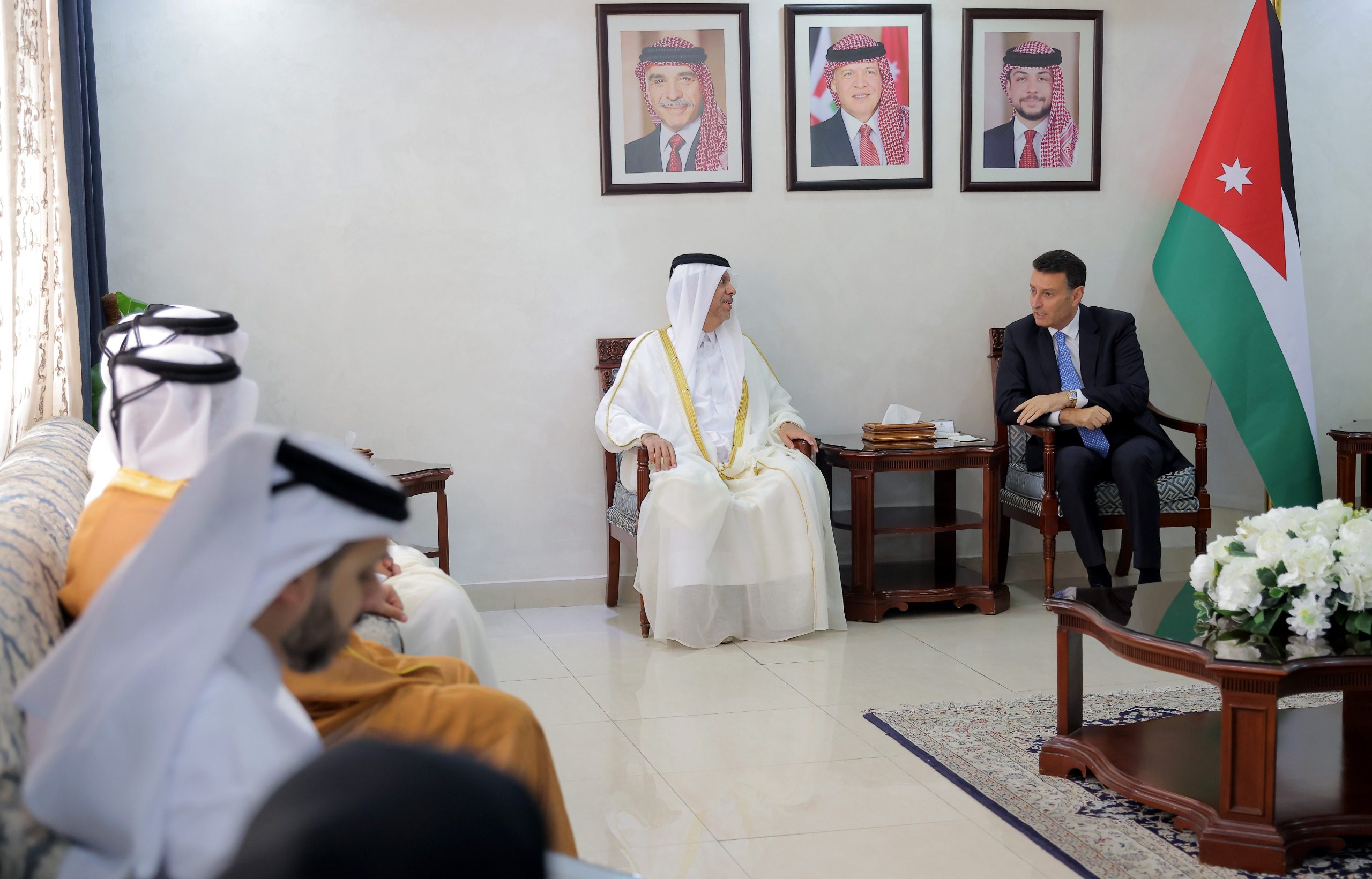 صورة حول : الصفدي يلتقي وفداً برلمانياً قطرياً ويؤكد متانة علاقة البلدين الشقيقين الصفدي يلتقي وفداً برلمانياً قطرياً ويؤكد متانة علاقة البلدين الشقيقين