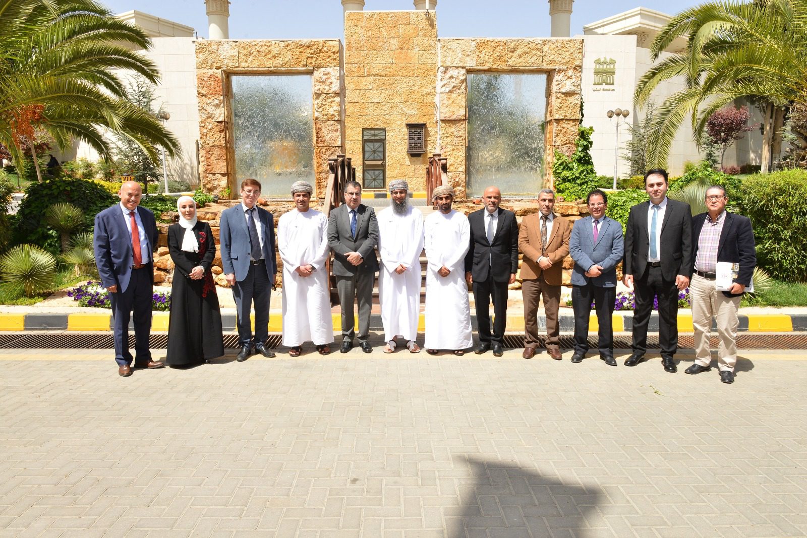 صورة حول : جامعة البترا تستقبل وفدًا من وزارة التعليم العمانية جامعة البترا تستقبل وفدًا من وزارة التعليم العمانية