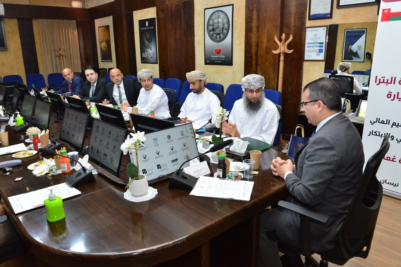جامعة البترا تستقبل وفدًا من وزارة التعليم العمانية