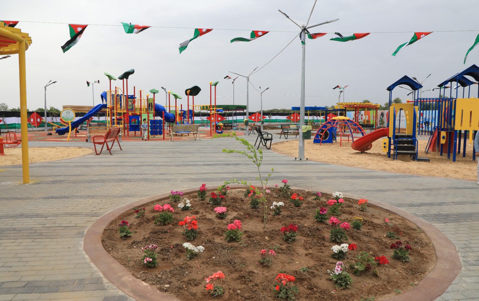 رئيس الديوان الملكي يفتتح مشاريع مبادرات ملكية في محافظة إربد