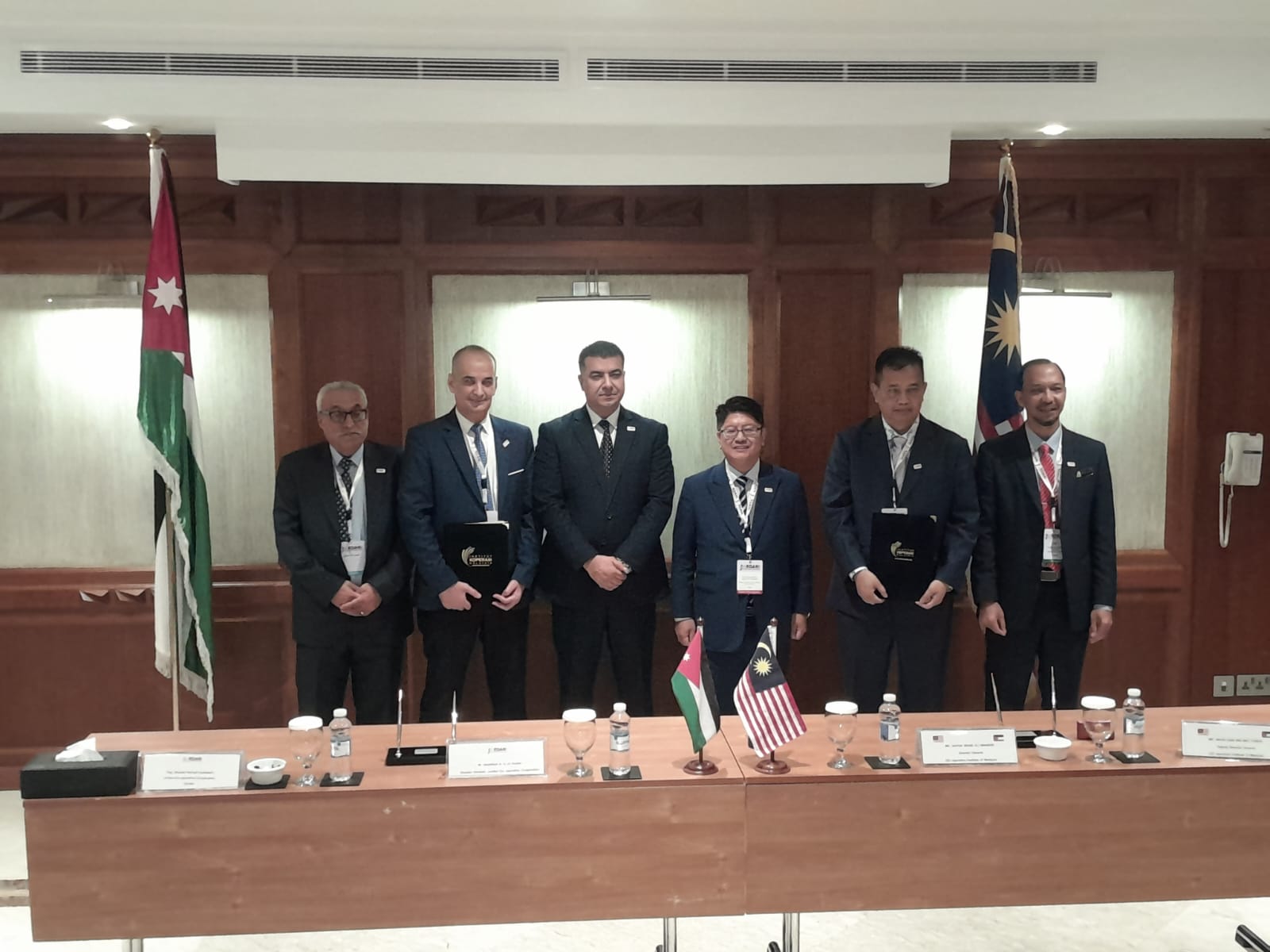 صورة حول : مُذكرة تفاهم بين "التعاونية الأردنية" والمعهد التعاونيّ الماليزي مُذكرة تفاهم بين "التعاونية الأردنية" والمعهد التعاونيّ الماليزي