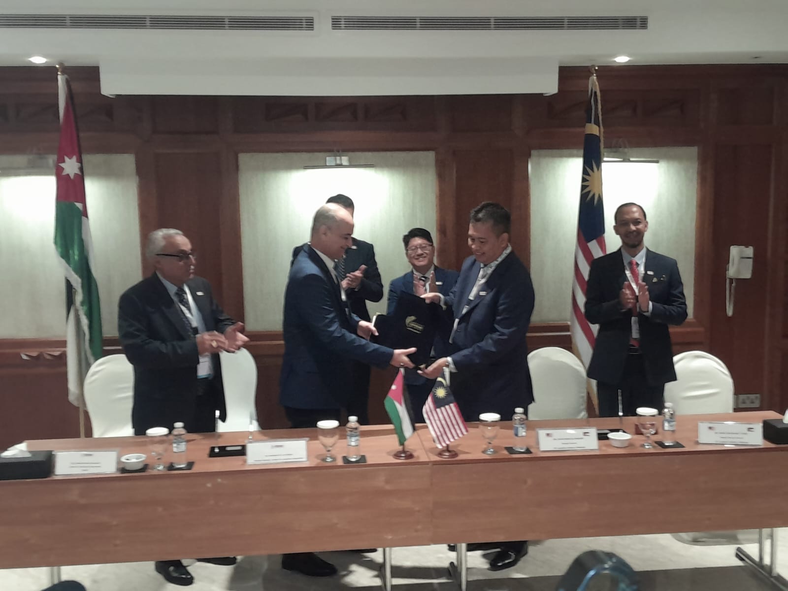 مُذكرة تفاهم بين "التعاونية الأردنية" والمعهد التعاونيّ الماليزي