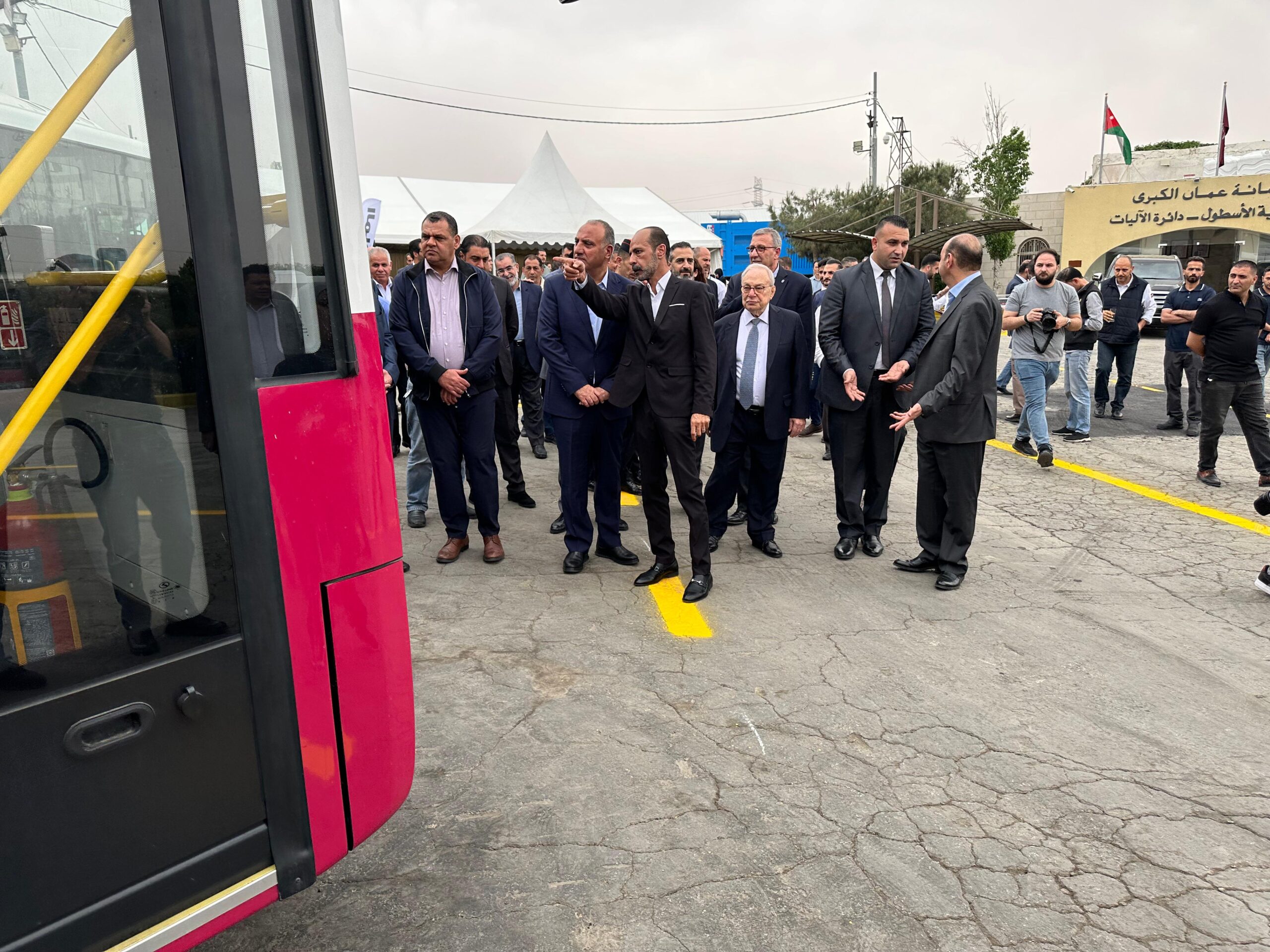 بالصور.. أسطول نقل جديد لأمانة عمان من المركزية للتجارة والمركبات