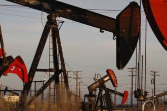 النفط يقفز فوق 82 دولاراً 