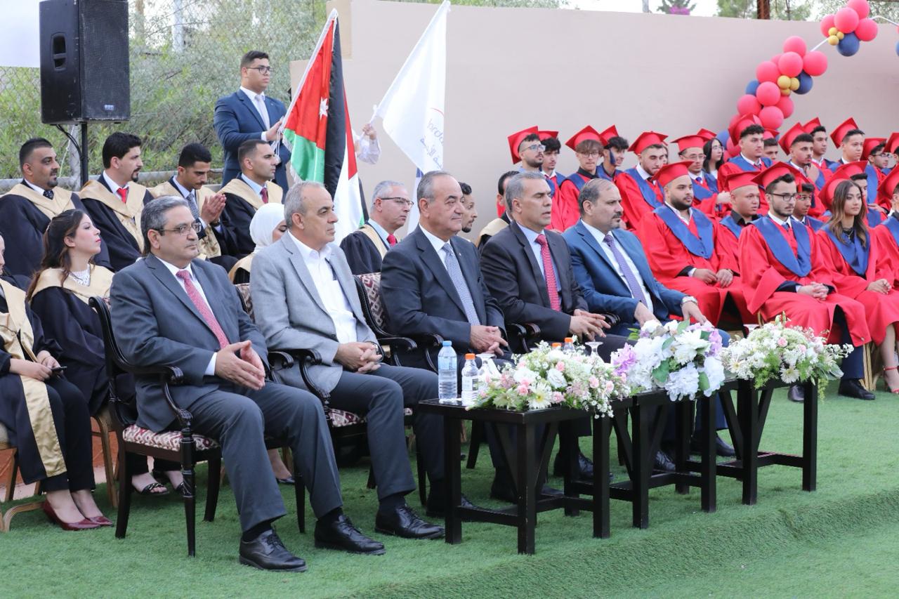 الهندي يرعى حفل تخريج الفوج التاسع عشر من المدرسة الأردنية الفندقية