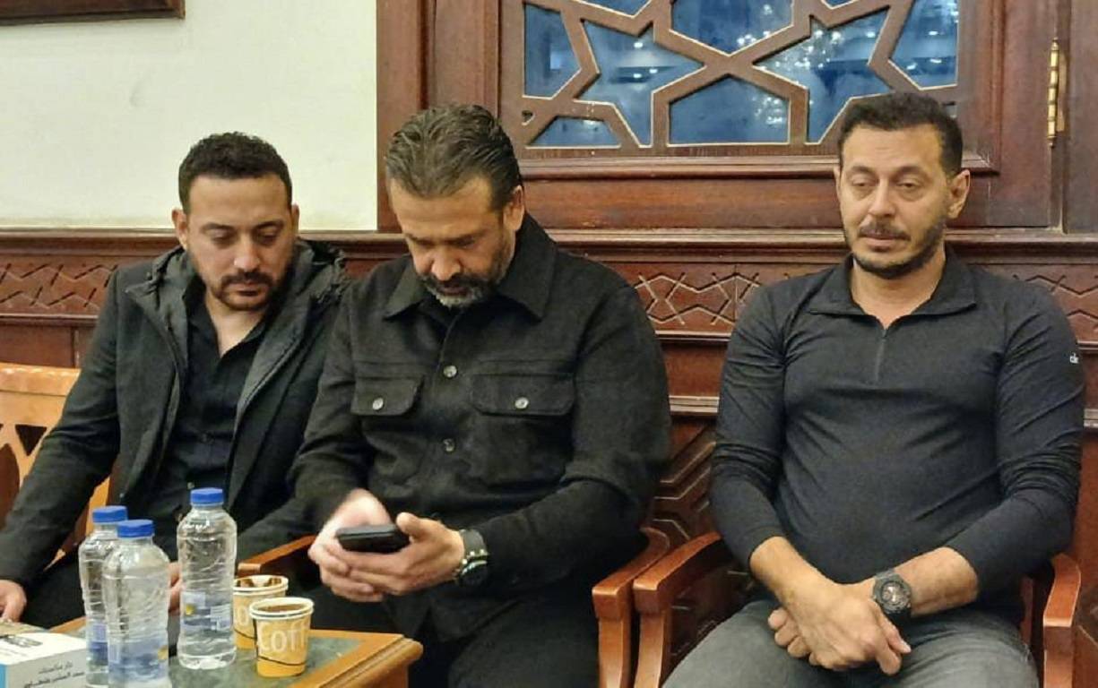 صورة حول : وفاة والدة الفنان كريم عبد العزيز وقرار غريب مِن والده وفاة والدة الفنان كريم عبد العزيز وقرار غريب مِن والده