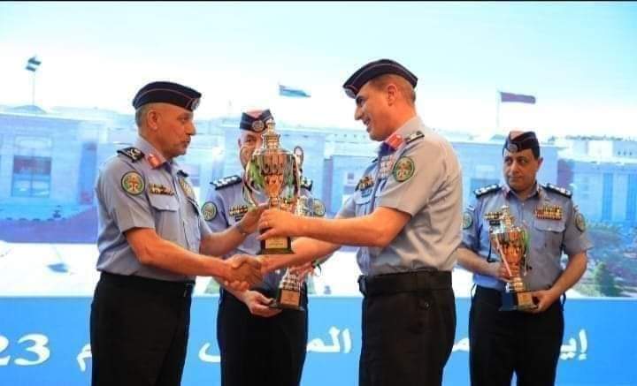 صورة حول : إدارة ترخيص السواقين والمركبات تحصد المركز الأول في جائزة التمييز الامني ٢٠٢٣ إدارة ترخيص السواقين والمركبات تحصد المركز الأول في جائزة التمييز الامني ٢٠٢٣