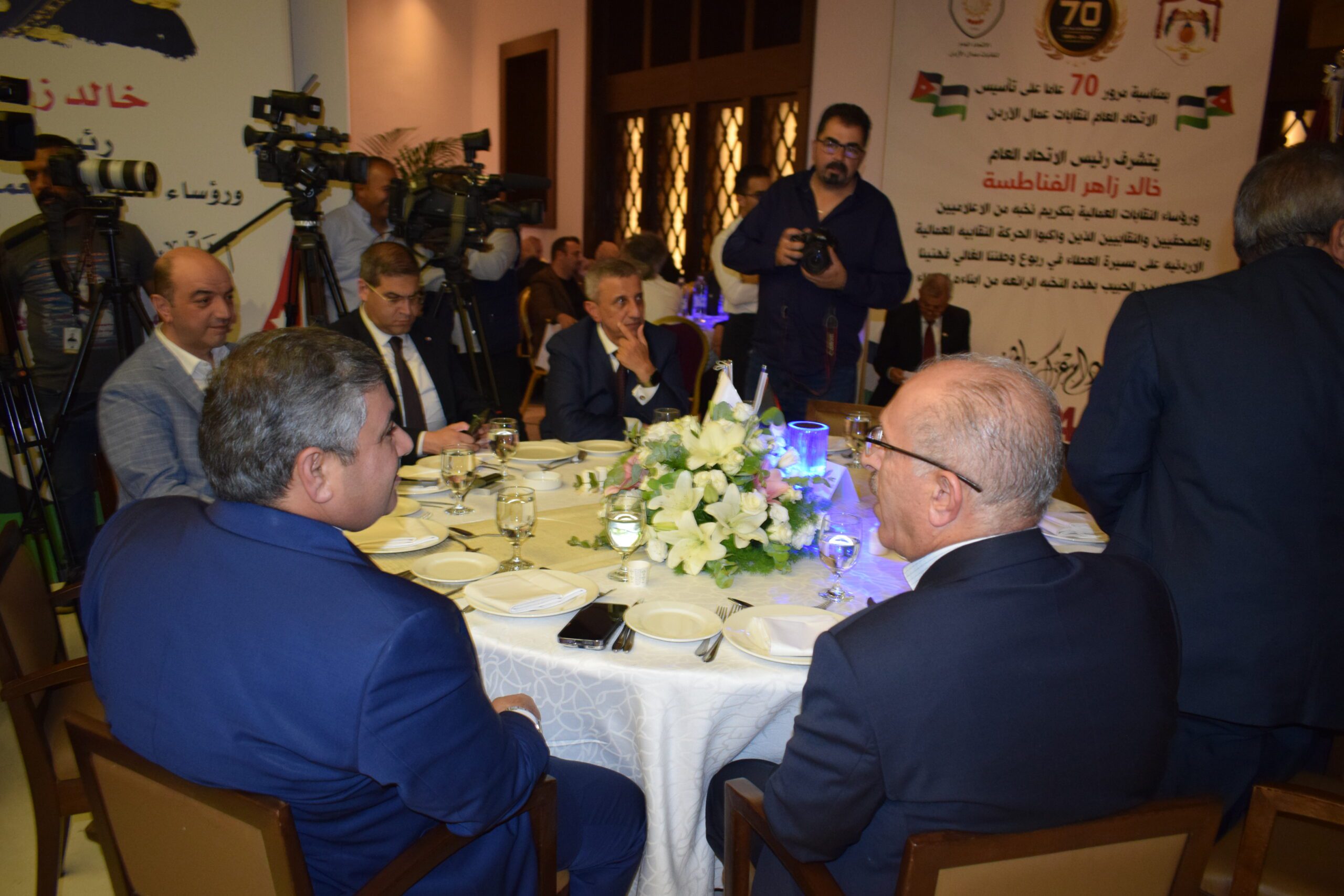 صورة حول : الاتحاد العام لنقابات عمال الأردن يحتفل بذكرى الاستقلال: تكريم للإنجازات ودعم للتعاون الوطنيّ في رحلة بناء مستقبل مُشرق الاتحاد العام لنقابات عمال الأردن يحتفل بذكرى الاستقلال: تكريم للإنجازات ودعم للتعاون الوطنيّ في رحلة بناء مستقبل مُشرق