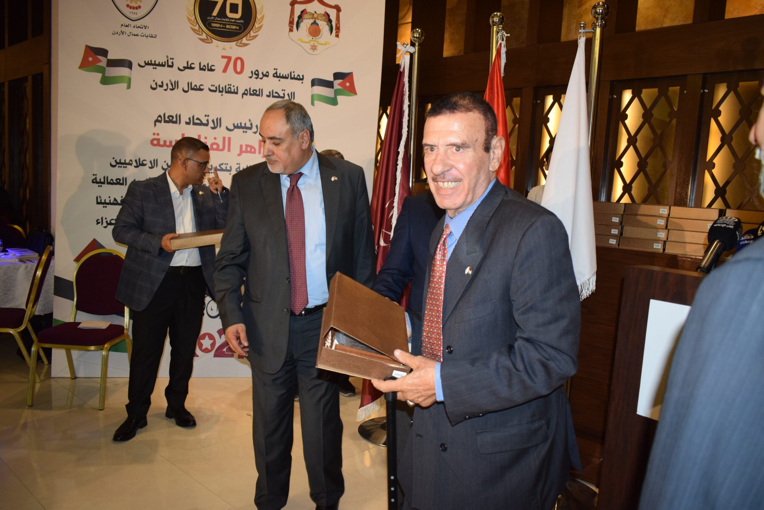 صورة حول : الاتحاد العام لنقابات عمال الأردن يحتفل بذكرى الاستقلال: تكريم للإنجازات ودعم للتعاون الوطنيّ في رحلة بناء مستقبل مُشرق الاتحاد العام لنقابات عمال الأردن يحتفل بذكرى الاستقلال: تكريم للإنجازات ودعم للتعاون الوطنيّ في رحلة بناء مستقبل مُشرق