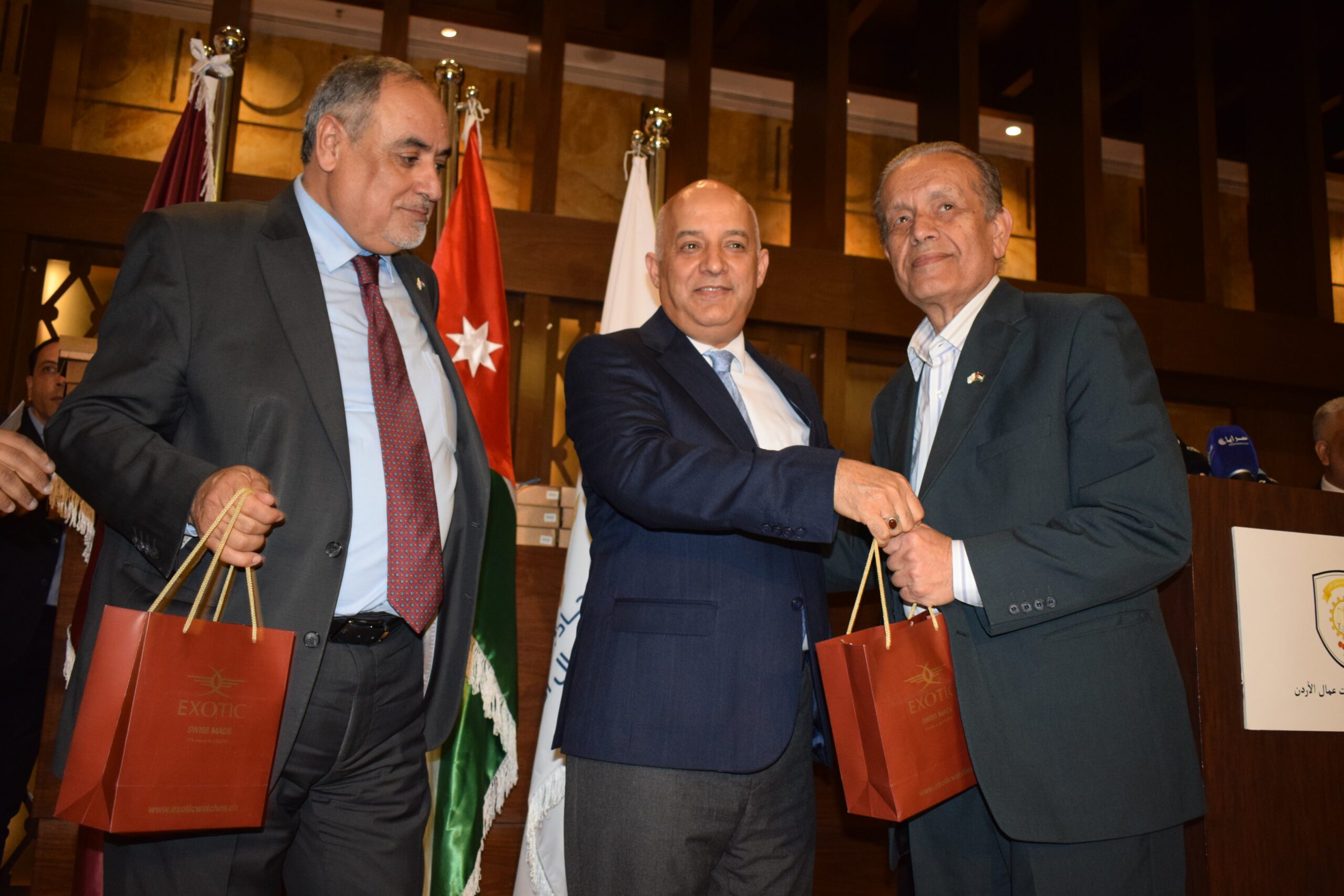 صورة حول : الاتحاد العام لنقابات عمال الأردن يحتفل بذكرى الاستقلال: تكريم للإنجازات ودعم للتعاون الوطنيّ في رحلة بناء مستقبل مُشرق الاتحاد العام لنقابات عمال الأردن يحتفل بذكرى الاستقلال: تكريم للإنجازات ودعم للتعاون الوطنيّ في رحلة بناء مستقبل مُشرق