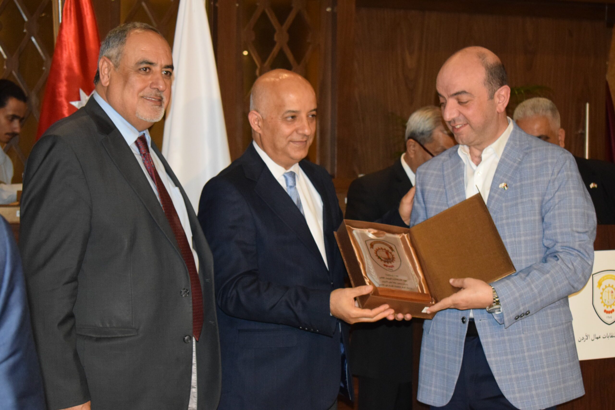 صورة حول : الاتحاد العام لنقابات عمال الأردن يحتفل بذكرى الاستقلال: تكريم للإنجازات ودعم للتعاون الوطنيّ في رحلة بناء مستقبل مُشرق الاتحاد العام لنقابات عمال الأردن يحتفل بذكرى الاستقلال: تكريم للإنجازات ودعم للتعاون الوطنيّ في رحلة بناء مستقبل مُشرق