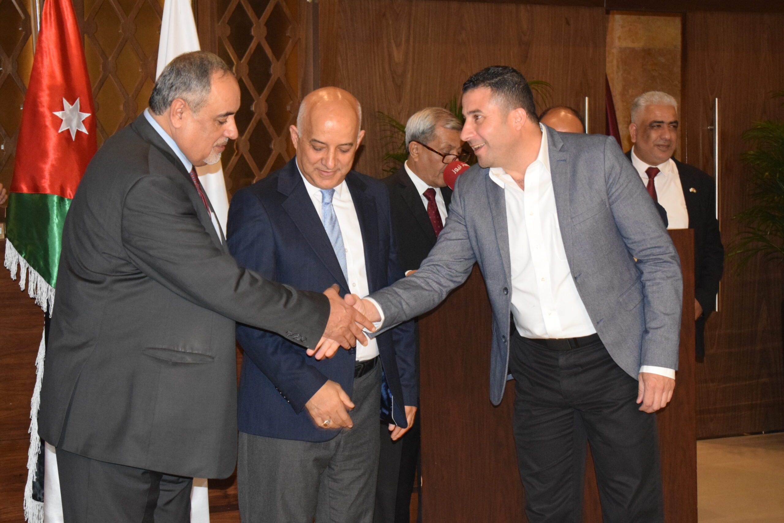 صورة حول : الاتحاد العام لنقابات عمال الأردن يحتفل بذكرى الاستقلال: تكريم للإنجازات ودعم للتعاون الوطنيّ في رحلة بناء مستقبل مُشرق الاتحاد العام لنقابات عمال الأردن يحتفل بذكرى الاستقلال: تكريم للإنجازات ودعم للتعاون الوطنيّ في رحلة بناء مستقبل مُشرق