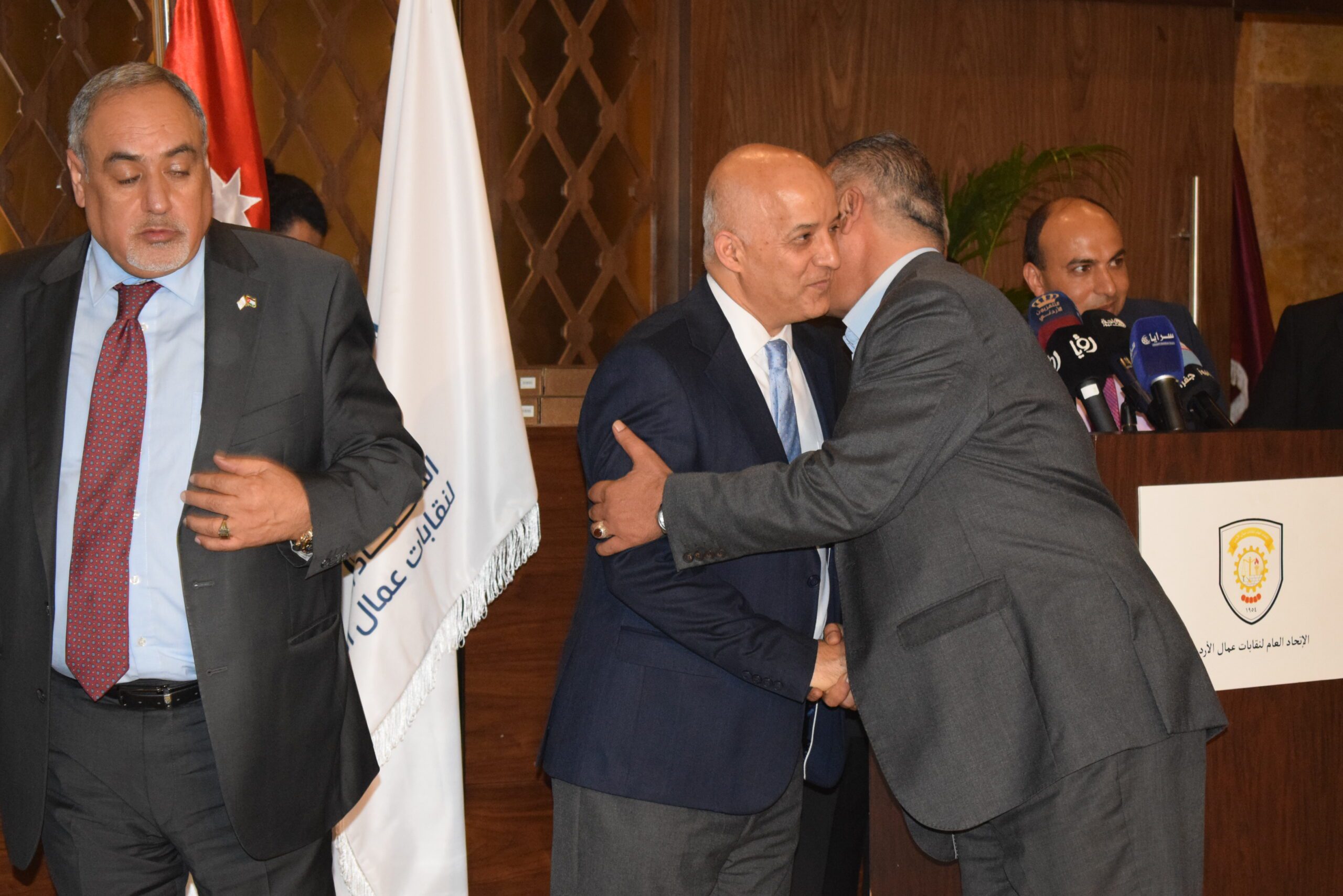 صورة حول : الاتحاد العام لنقابات عمال الأردن يحتفل بذكرى الاستقلال: تكريم للإنجازات ودعم للتعاون الوطنيّ في رحلة بناء مستقبل مُشرق الاتحاد العام لنقابات عمال الأردن يحتفل بذكرى الاستقلال: تكريم للإنجازات ودعم للتعاون الوطنيّ في رحلة بناء مستقبل مُشرق