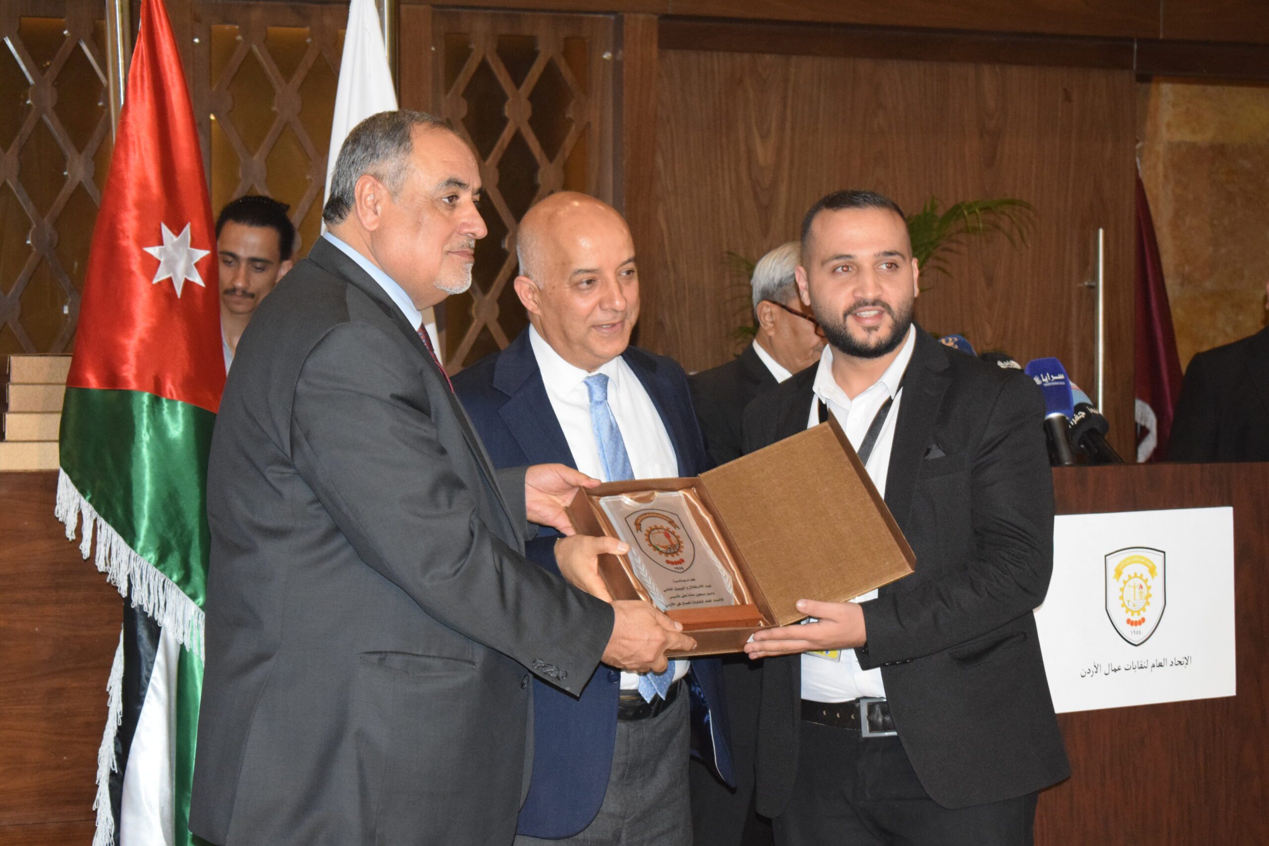 صورة حول : الاتحاد العام لنقابات عمال الأردن يحتفل بذكرى الاستقلال: تكريم للإنجازات ودعم للتعاون الوطنيّ في رحلة بناء مستقبل مُشرق الاتحاد العام لنقابات عمال الأردن يحتفل بذكرى الاستقلال: تكريم للإنجازات ودعم للتعاون الوطنيّ في رحلة بناء مستقبل مُشرق